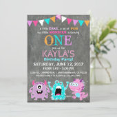 Schattigee enge kleine monsters verjaardag kaart (Staand voorkant)