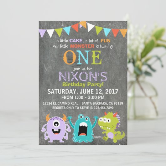 Schattigee enge kleine monsters verjaardag kaart (Staand voorkant)