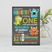 Schattigee enge kleine monsters verjaardag kaart (Staand voorkant)