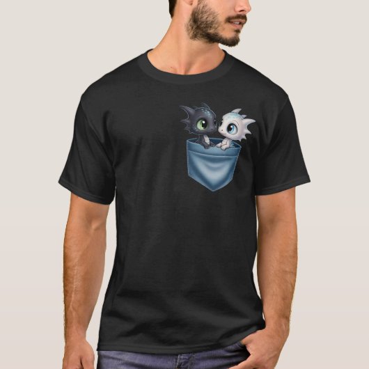 Schattigee Fantasy Dragons in Pocket | Baby Dragon T-shirt (Voorkant)
