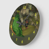 Schattigee fee in boot met vuurvliegjes grote klok (Hoek)