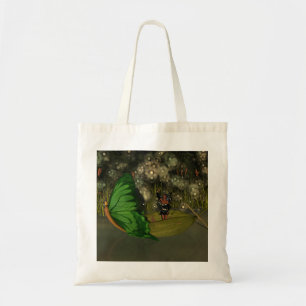 Schattigee fee in boot met vuurvliegjes tote bag