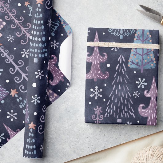 Schattigee feestelijke grillige kerstbomen in Paar Cadeaupapier