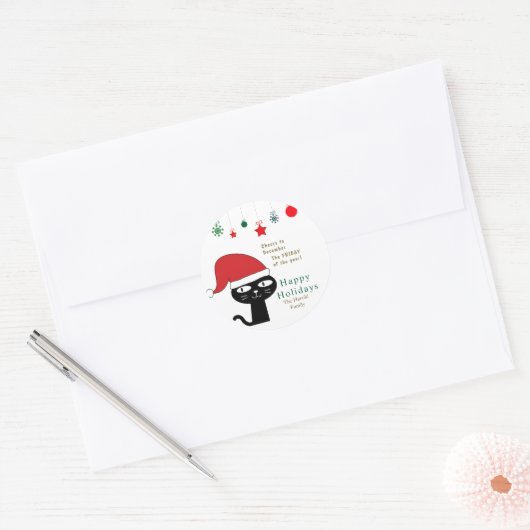 Schattigee Feestelijke Kat met een Rode Kerstmuts  Ronde Sticker (Envelop)