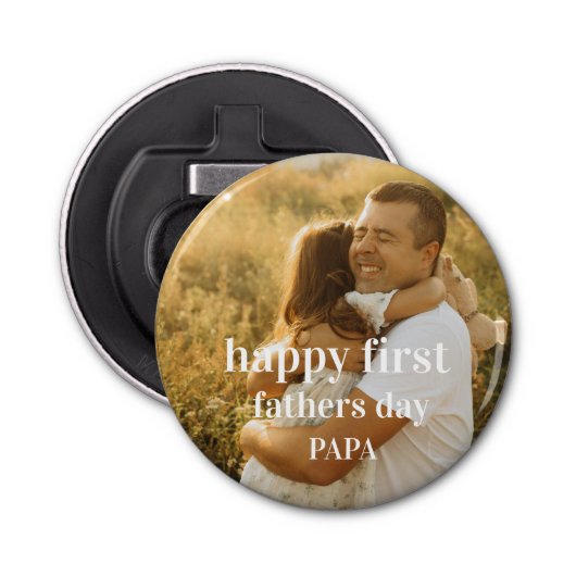 Schattigee foto Happy First Fathers Day Papa Button Flesopener (Voorkant)