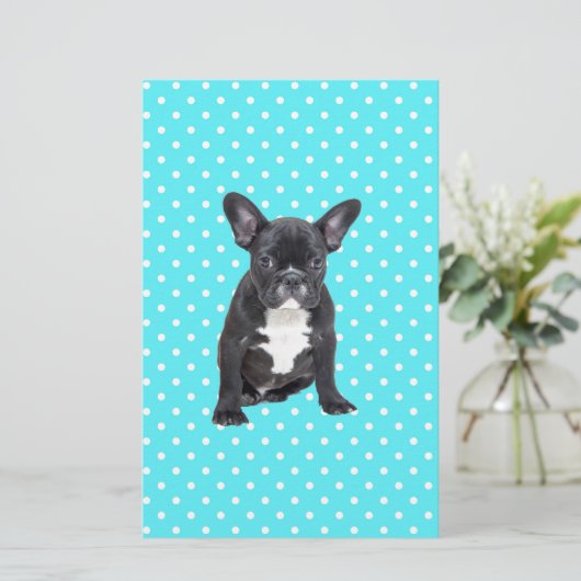 Schattigee Franse Bulldog Puppy Blauwe Polka Dots Briefpapier (Staand voorkant)