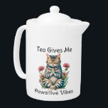 Schattigee Funny Yoga Kat in Blooming Serenity Tea Theepot<br><div class="desc">Voeg onze Schattigee Funny Yoga Cat in Blooming Serenity Tea Lover theepot toe aan uw keuken & eetkamer accessoires. Deze schattige kattentheepot is een humoristisch cadeau voor elke theeliefhebber, kattenmoeder, kattenvader of yogi, die van hun cafeïne houdt! Waterverf Yogakat is een prachtig bloemenontwerp, met een grappig toneelstuk over "Positive Vibes",...</div>