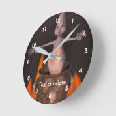 Schattigee geest en vlammende ketel gepersonalisee ronde klok (Hoek)