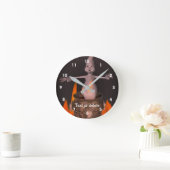 Schattigee geest en vlammende ketel gepersonalisee ronde klok (Huis)
