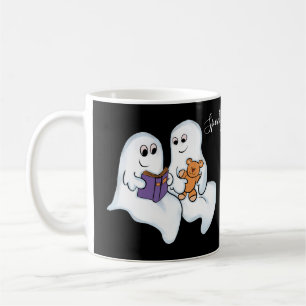 Schattigee geesten die samen lezen tijdens Hallowe Koffiemok