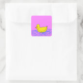 Schattigee Gele Eend op Roze Vierkante Sticker (Tas)