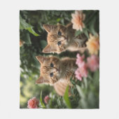 Schattigee gember Kittens die een weelderige tuin Fleece Deken (Voorkant)