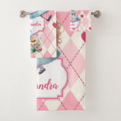 Schattigee gepersonaliseerde Alice in Wonderland Bad Handdoek (Insitu)