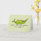 Schattigee gepersonaliseerde twee erwten in een po kaart (Gele Bloem)