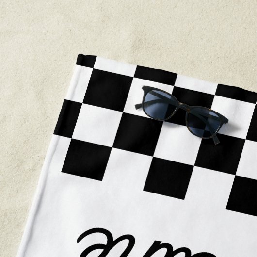 Schattigee Geruit Zwart en Wit Aangepaste Naam Strandlaken (In situ)