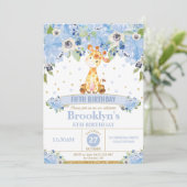 Schattigee Giraffe Blauwe Bloemen Verjaardagsfeest Kaart (Staand voorkant)