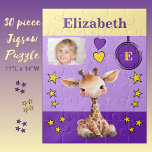 Schattigee giraffe fotonaam paarse geel kinder legpuzzel<br><div class="desc">30 stuk puzzel voor kinderen. Met een schattige giraffe,  met sterren en liefdesharten. Voeg een naam,  initiaal en een foto toe. Kleurenschema: paarse en gele cadeau idee voor kinderen.</div>