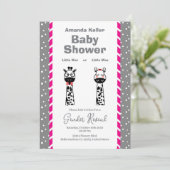 Schattigee Giraffe gender reveal Invitation Kaart (Staand voorkant)