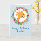 Schattigee Giraffe met een bloemenkrans Verjaardag Kaart (Gele Bloem)