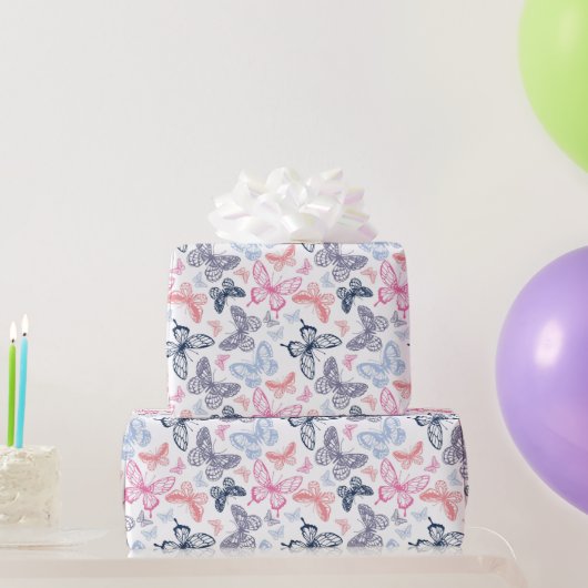 Schattigee Girly Pink Chic Happy Birthday Vlinders Cadeaupapier (Feestgeschenken)