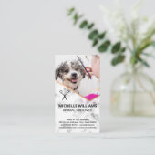 Schattigee glimlachende hond wordt verzorgd visitekaartje (Staand voorkant)