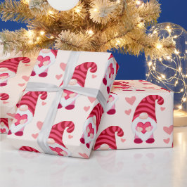 Schattigee Gnome Holding Hart Valentijnsdag Cadeaupapier