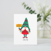 Schattigee Gnome Holding Placard met Groeten Briefkaart (Staand voorkant)