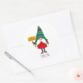 Schattigee Gnome Holding Placard met Groeten Ronde Sticker (Envelop)