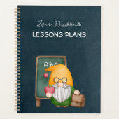 Schattigee gnoom docent op blauw krijtbord planner (Voorkant)