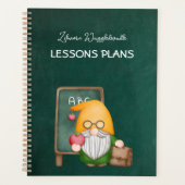 Schattigee gnoom docent op groen krijtbord planner (Voorkant)