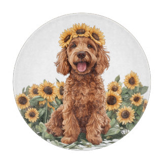 Schattigee Goldendoodle hond met een zonnebloemkro Snijplank