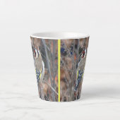 Schattigee goudvinksnede. BG Kleur Latte Mok (Voorkant)