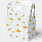 Schattigee goudvissen zwemmen in het water bedankdoosjes (Geopend)