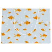 Schattigee goudvissen zwemmen in het water groot cadeauzakje (Voorkant)