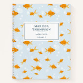 Schattigee goudvissen zwemmen in het water notitieboek (Voorkant)