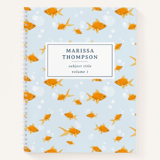 Schattigee goudvissen zwemmen in het water notitieboek (Voorkant)
