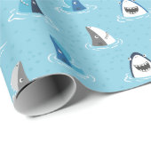 Schattigee grappige haaien op lichtblauw cadeaupapier (Rol Hoek)