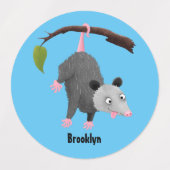 Schattigee grappige opossum opknoping gepersonalis labels (Design 1)