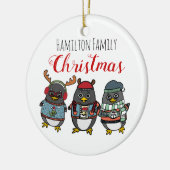 Schattigee Grappige Pinguïns | Aangepaste Familie Keramisch Ornament (Links)