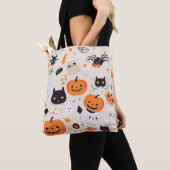 Schattigee griezelige Critters Halloween Treats Tote Bag (Dichtbij)