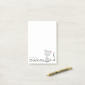 Schattigee grijze cartoon kattennaam post-it® notes (Op bureau)