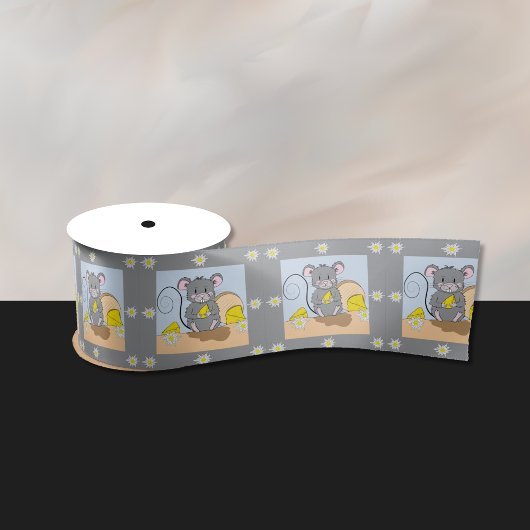 Schattigee grijze cartoon muis die kaaslint eet satijnen lint