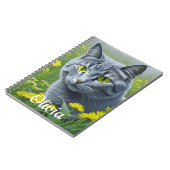 Schattigee Grijze Kat met Gele Gepersonaliseerde O Notitieboek (Linkerzijde)