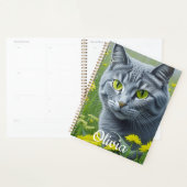 Schattigee Grijze Kat met Gele Gepersonaliseerde O Planner (Display)