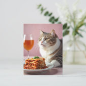 Schattigee Grijze Kat met Lasagne en Wijnglas Briefkaart (Staand voorkant)