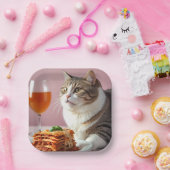 Schattigee Grijze Kat met Lasagne en Wijnglas Papieren Bordje (Feest)