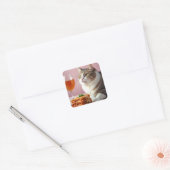 Schattigee Grijze Kat met Lasagne en Wijnglas Vierkante Sticker (Envelop)