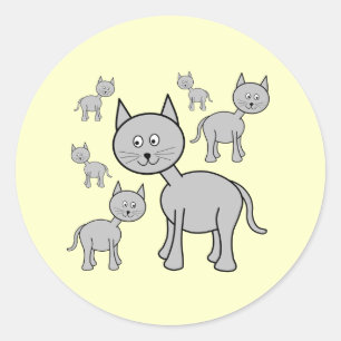 Schattigee grijze katten. Cartoon op Cream. Ronde Sticker