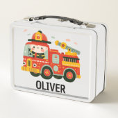 Schattigee grillige brandweerwagen en brandweerman (Achterkant)