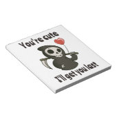 Schattigee Grim Reaper met romantisch hart Notitieblok (Schuin)